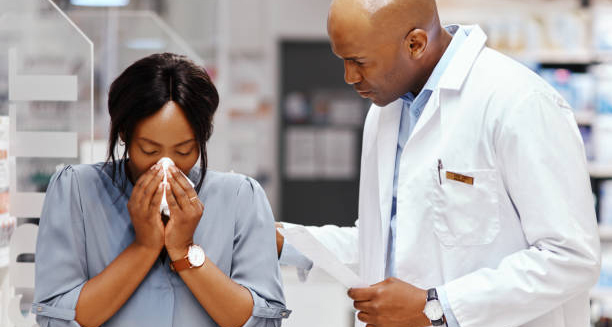 Pharmacist consulting a woman with nasal symptoms