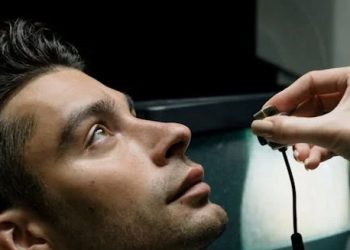 Eye examination before cataract surgery