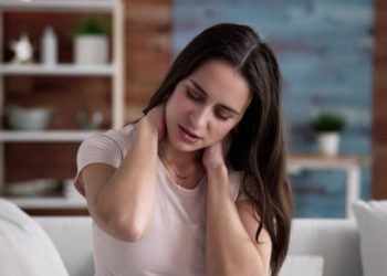Woman experiencing chronic neck pain due to fibromyalgia