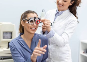 Eye exam for retinal issues