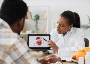 Nutritionist explaining digestive issues related to food colours