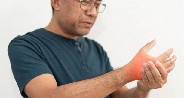 Man experiencing hand weakness and nerve pain linked to Guillain-Barré syndrome