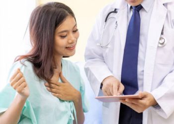 Doctor discussing prognosis with a smiling patient recovering from idiopathic pulmonary fibrosis