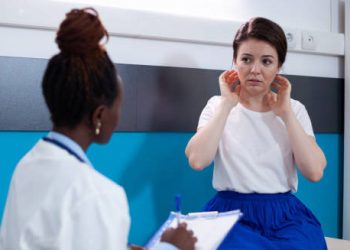 Doctor discussing Hodgkin lymphoma treatment options with a concerned female patient