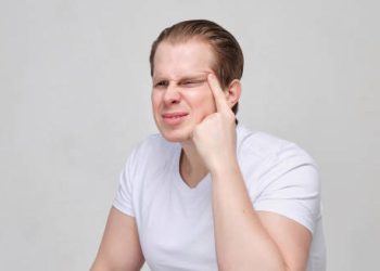 Symptoms of Long-sightedness