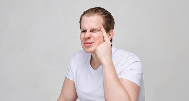 Symptoms of Long-sightedness